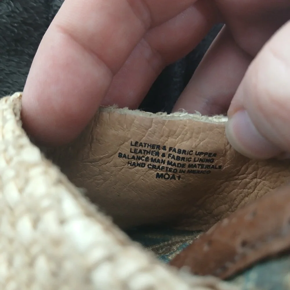 Born Wedge Sandals 7 Tan Brown Woven Raffia Tapestry‎ Boho Thong W62238